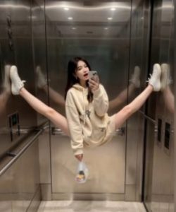 AI生成电梯一字马美女制作教程，条条流量上万，别再在外面被割韭菜了，全流程实操-一米创业记